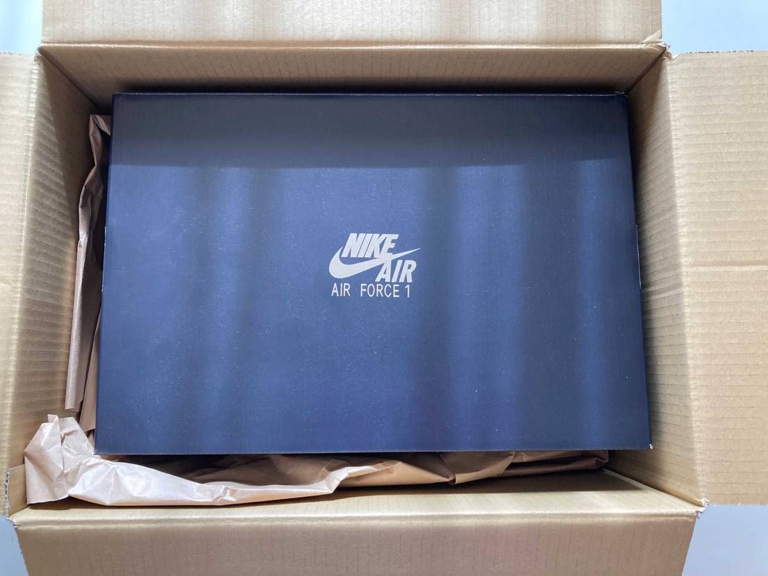 スペースプレイヤーズの箱って普通のAF1よりちょっと大きいですか?自分の持ってる