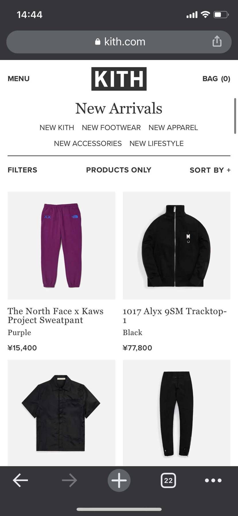 Kaws north faceのスウェット、パープルのSならkithで在庫ありま