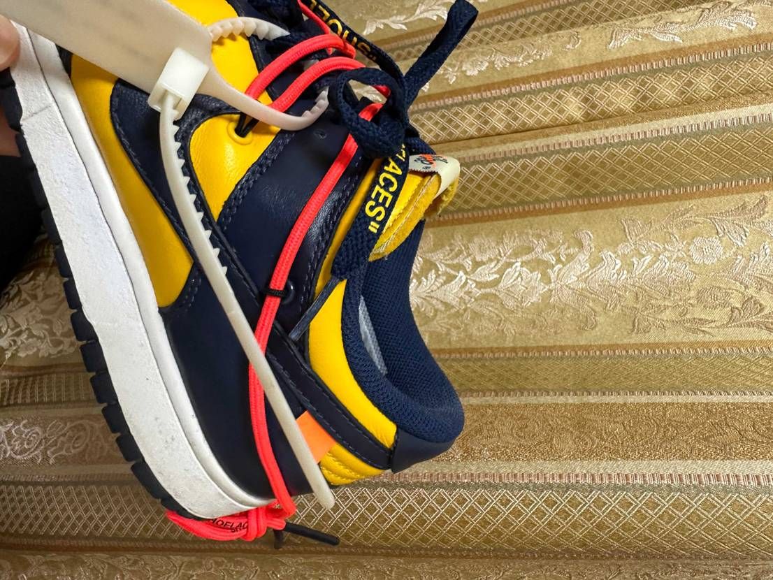 初めてオフホワダンクを買ったのですが、この赤紐はみなさんどのように結んでますか？