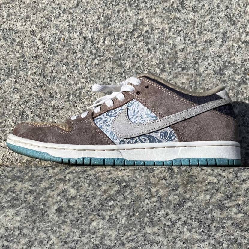 これがギミックなのか、わかりませんが
履いていると徐々にSwooshの塗装が剥