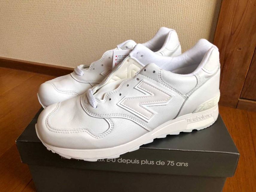 トリプルホワイトのオールレザーでめちゃシンプルですが、いい感じです✨ポイントで安
