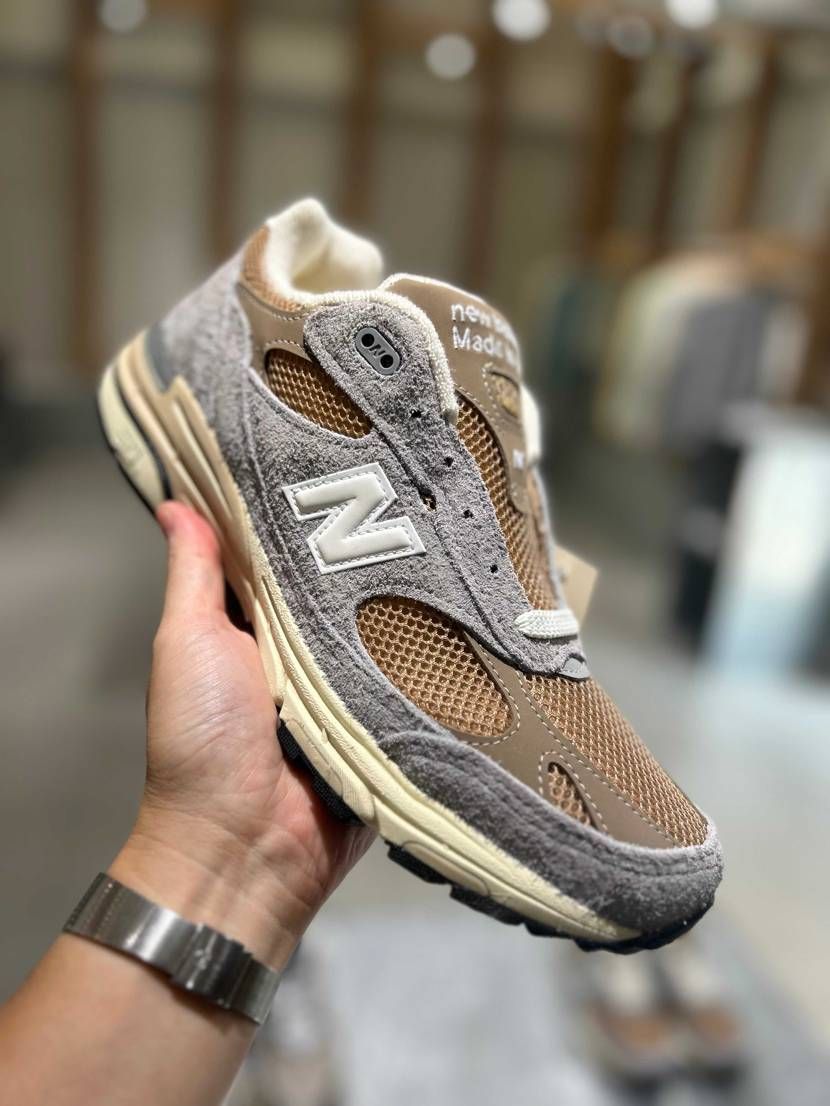 お値段は高くなり、、
定価4万を超えましたがpt使用でお手頃に👟✨
やっぱ