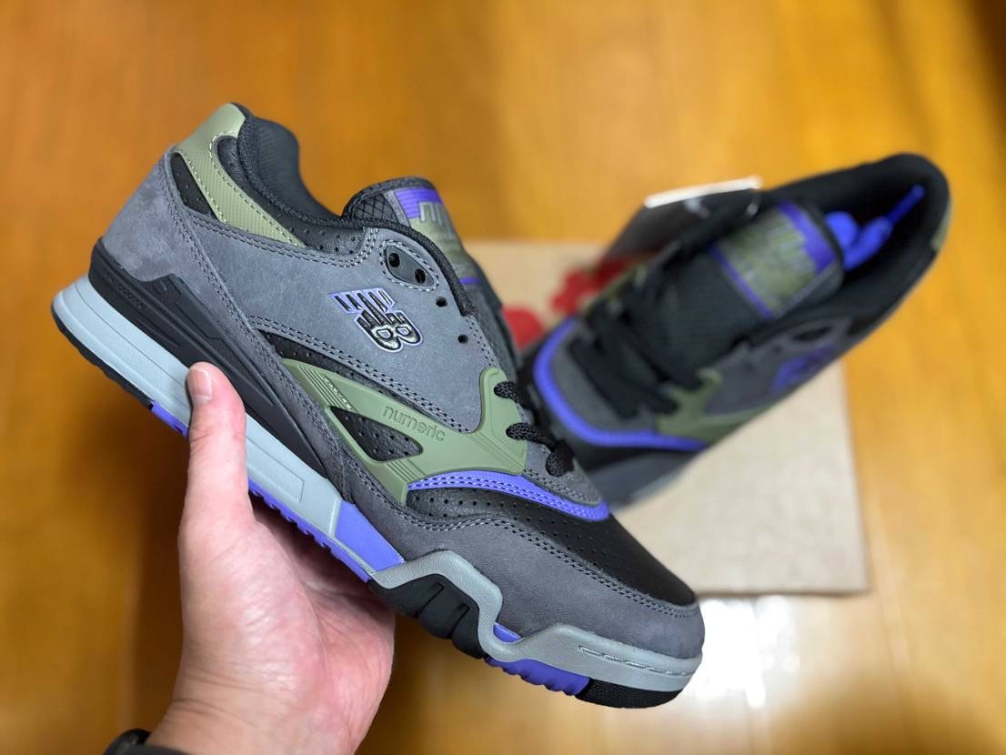 ステルス戦闘機のような外装がcool👺
オリーブ、パープルのカラーウェイが未来