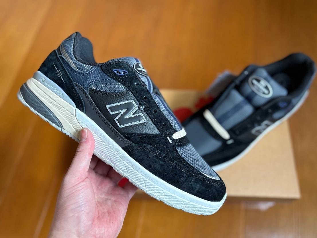 落ち着いたブラック貴重の933👺
ブラックとホワイト、グレーのみかと思いきやネ