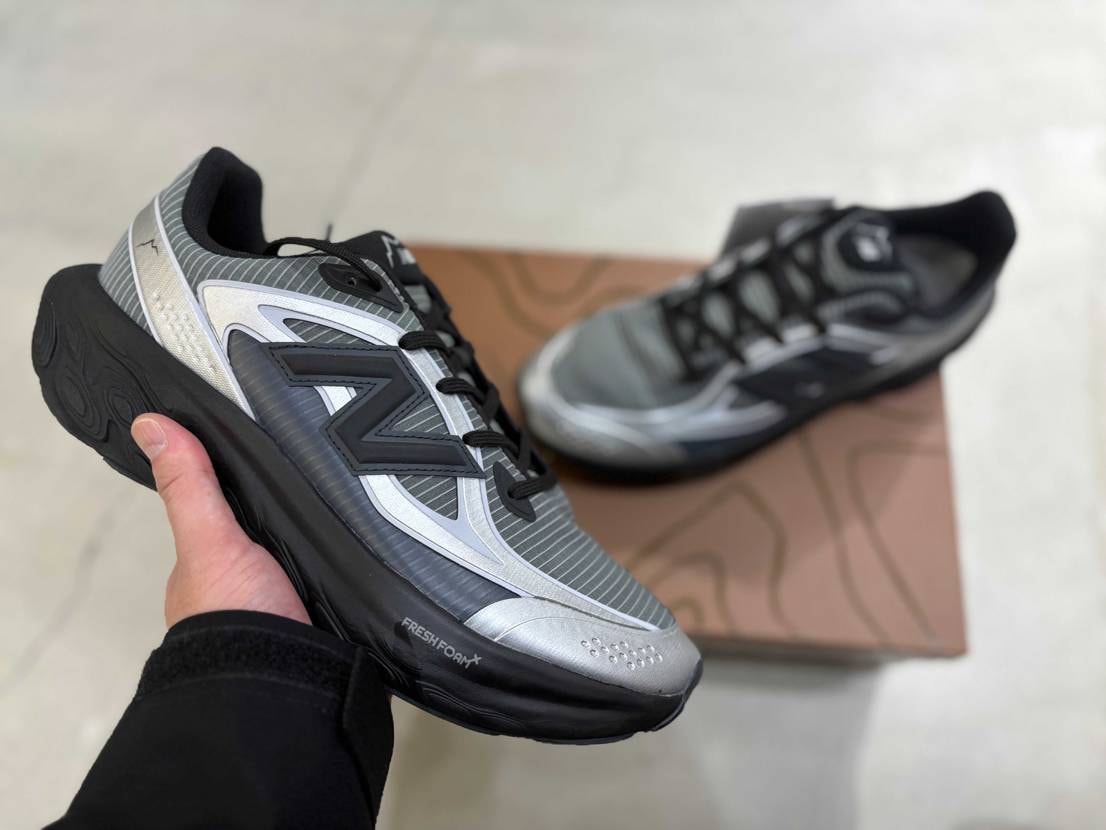 メタリックなカラーウェイでカッコいい👺
ランシューとは思えない見た目🦛
マス