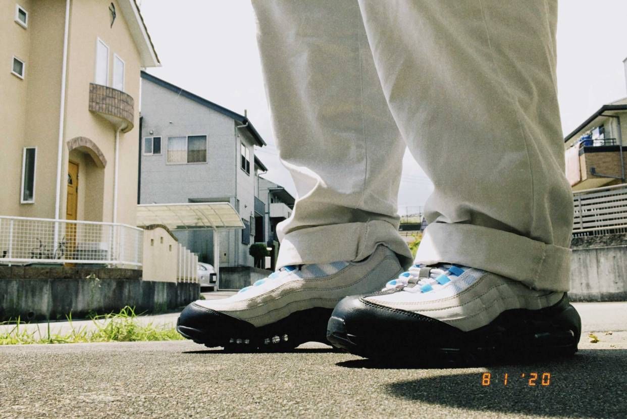 スニーカー撮るのって難しいなぁ
クリスタルブルーに似ていて即決してしまった。写