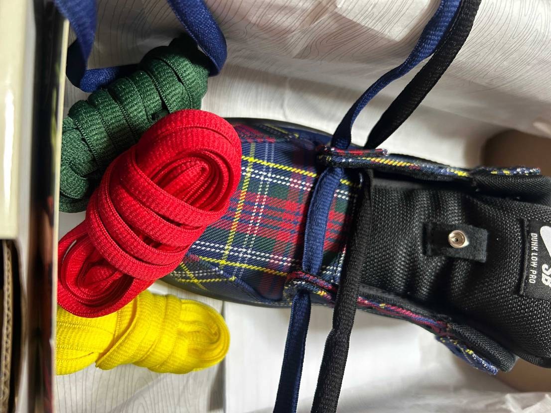 昨日届いたけどまだシューレースが決まらない💦
何色がいいかコメントください！