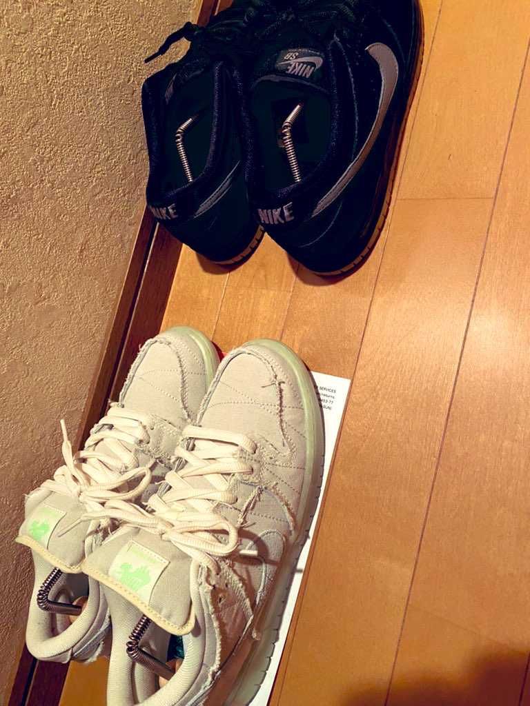 ダイソーのシューキーパーて折り曲げて使うもんだと思ってたけど少数派だってことに気