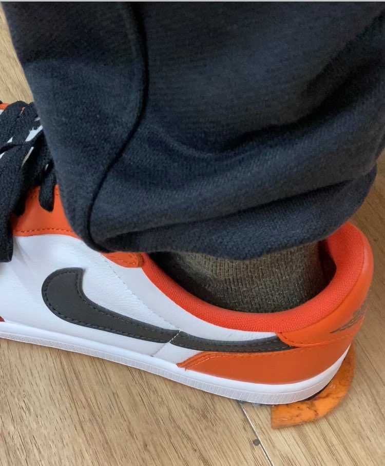 スターフィッシュ


・・色物のアウトソールって貼り付き悪くて嫌だわー
