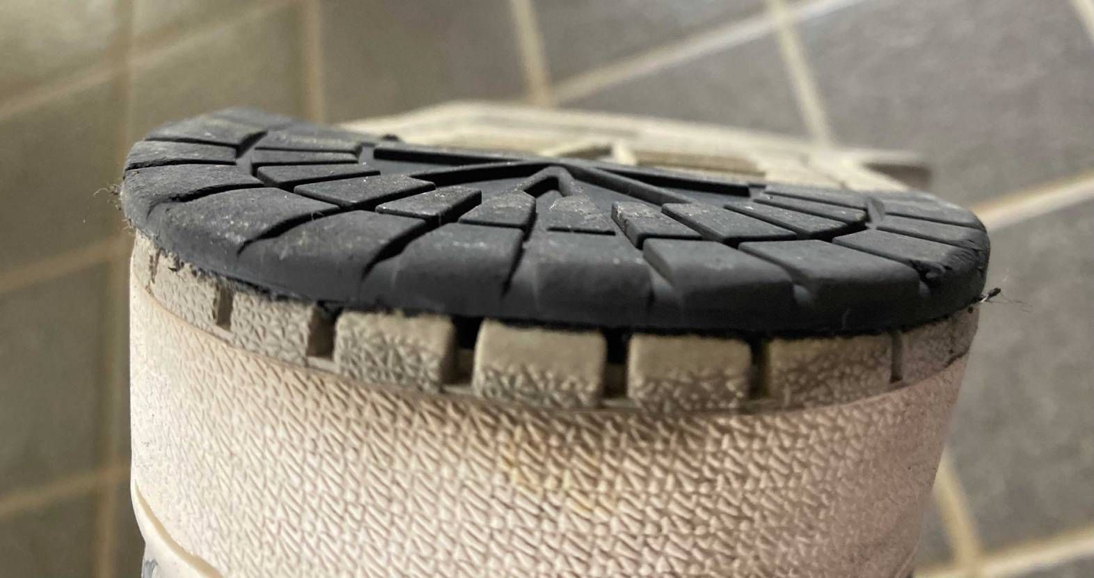 ジェイズワンアーマーセールしてます。
こりゃ買うしかねーだろ

後ろの方ス