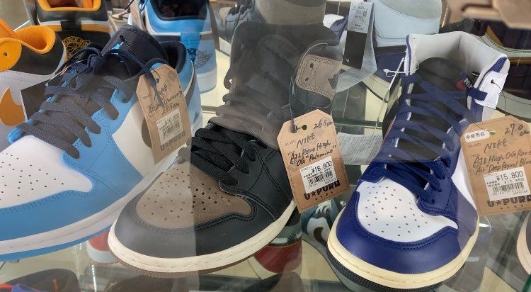 猫が脱走してコーヒーこぼして
パーマ○みたいなシミができた