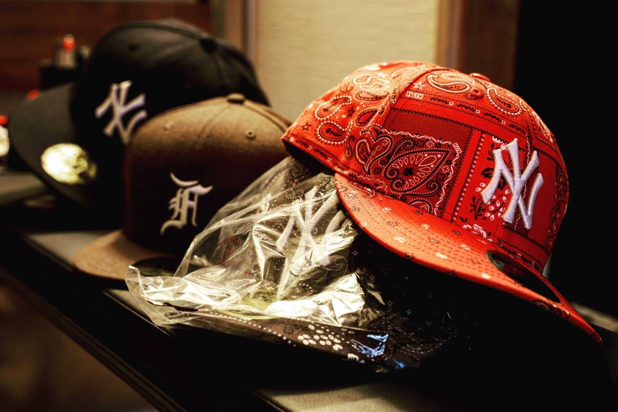 スニダンでキャップも買えるんですね。
kithとのコラボの緑購入してコンプリー