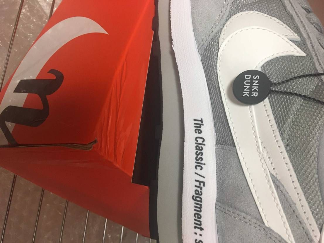 本日snkrdunkから届きました。ボックスのダメージがあり