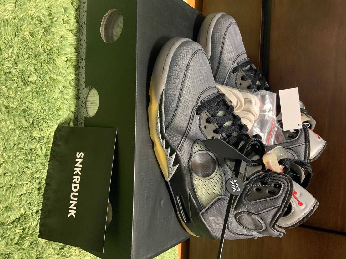 スニーカーダンクにて購入したら、このような箱の状態で届きまし