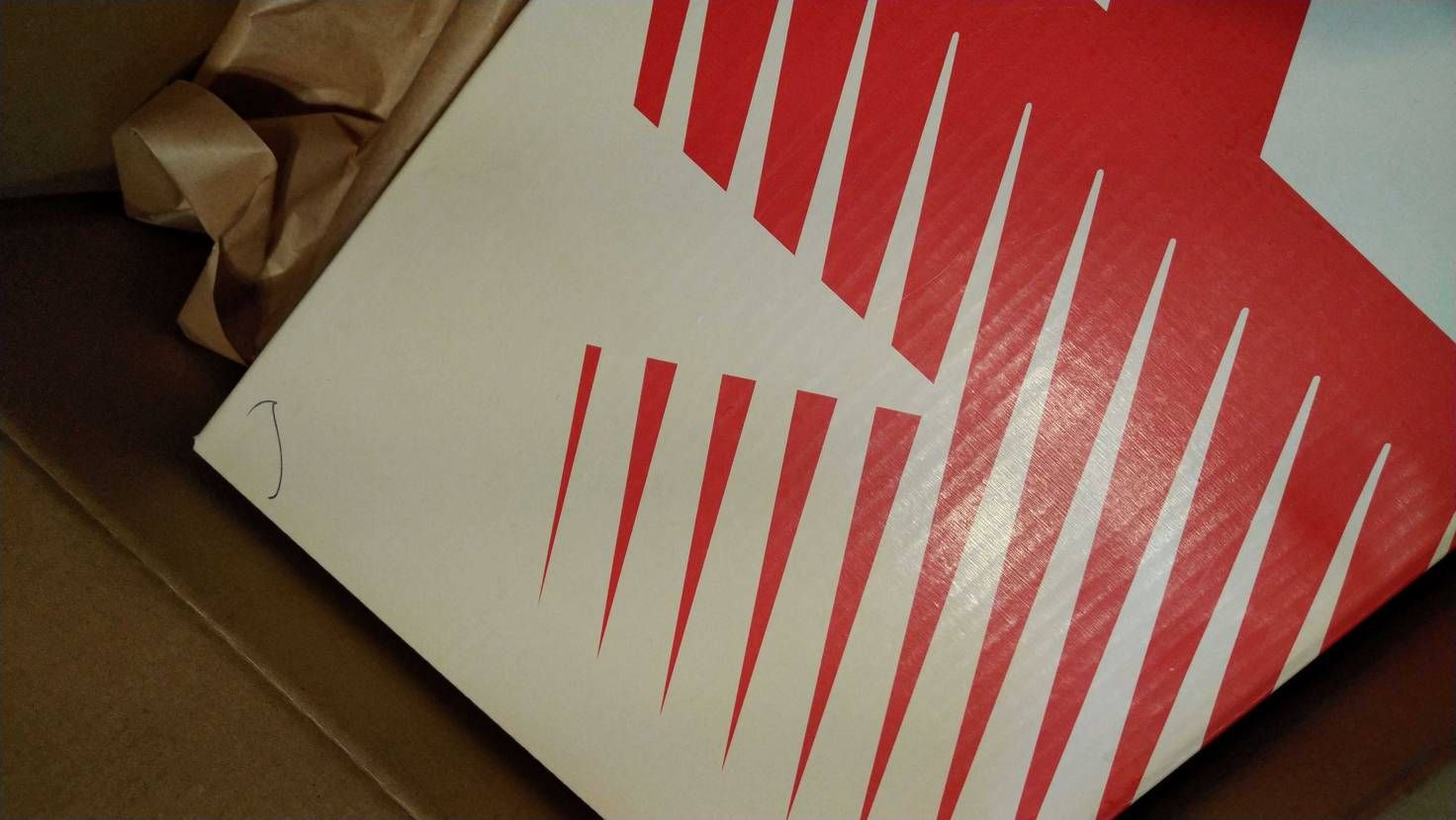 こちらの商品ではありませんがあまりの出来事だったので初めて投稿しました。
ガイ