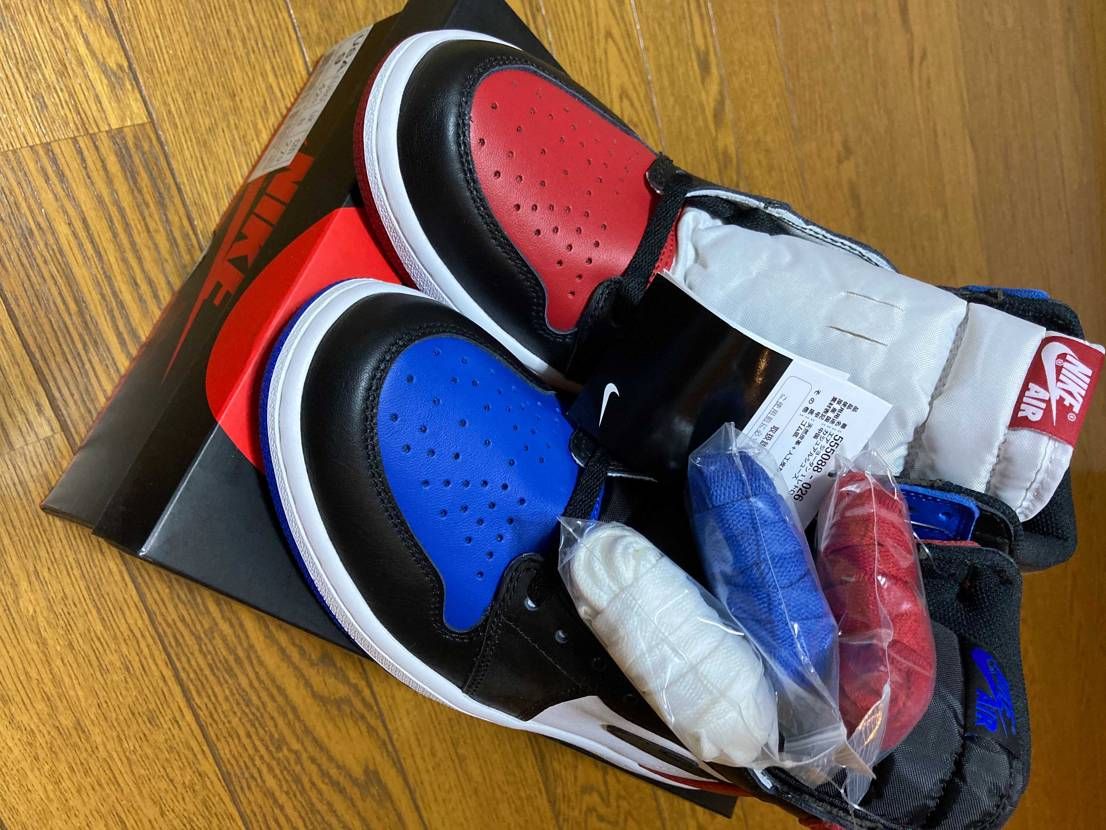 AJ1 Top3 27cm 新品出品中。
2016年11月にSNKRSでGET