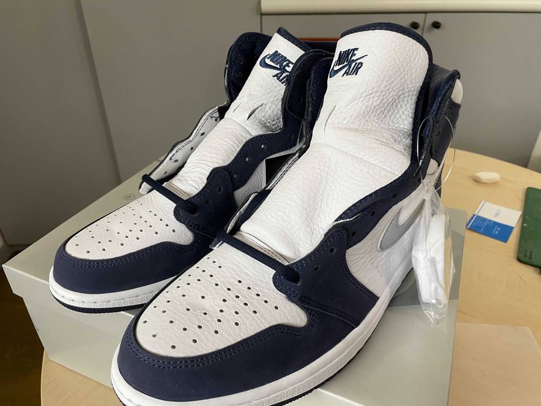 AJ1のなかでもこれは特別感がありますね。
ダークモカもほしい。