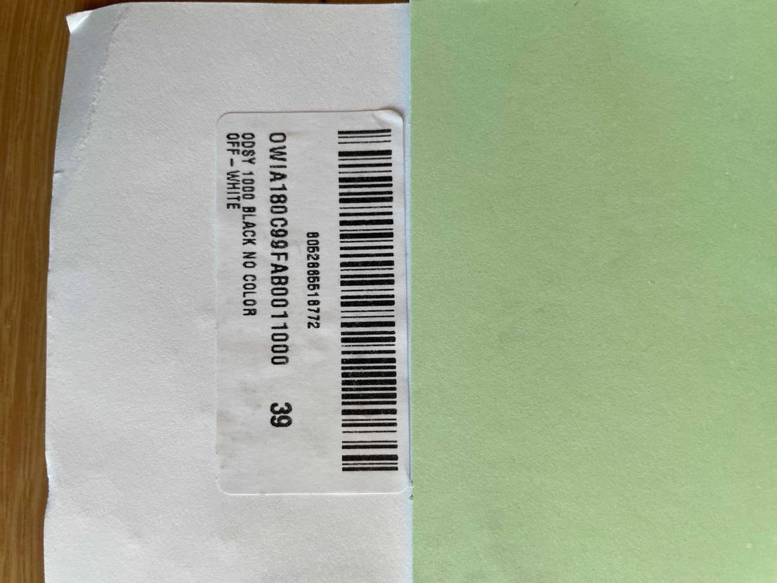 off Whiteの単独モデルは出品可能でしょうか？