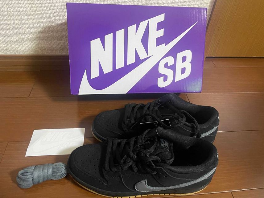 念願のSB😭
まじでDUNKと履き心地違う!!
ステッカーも入っててよかっ