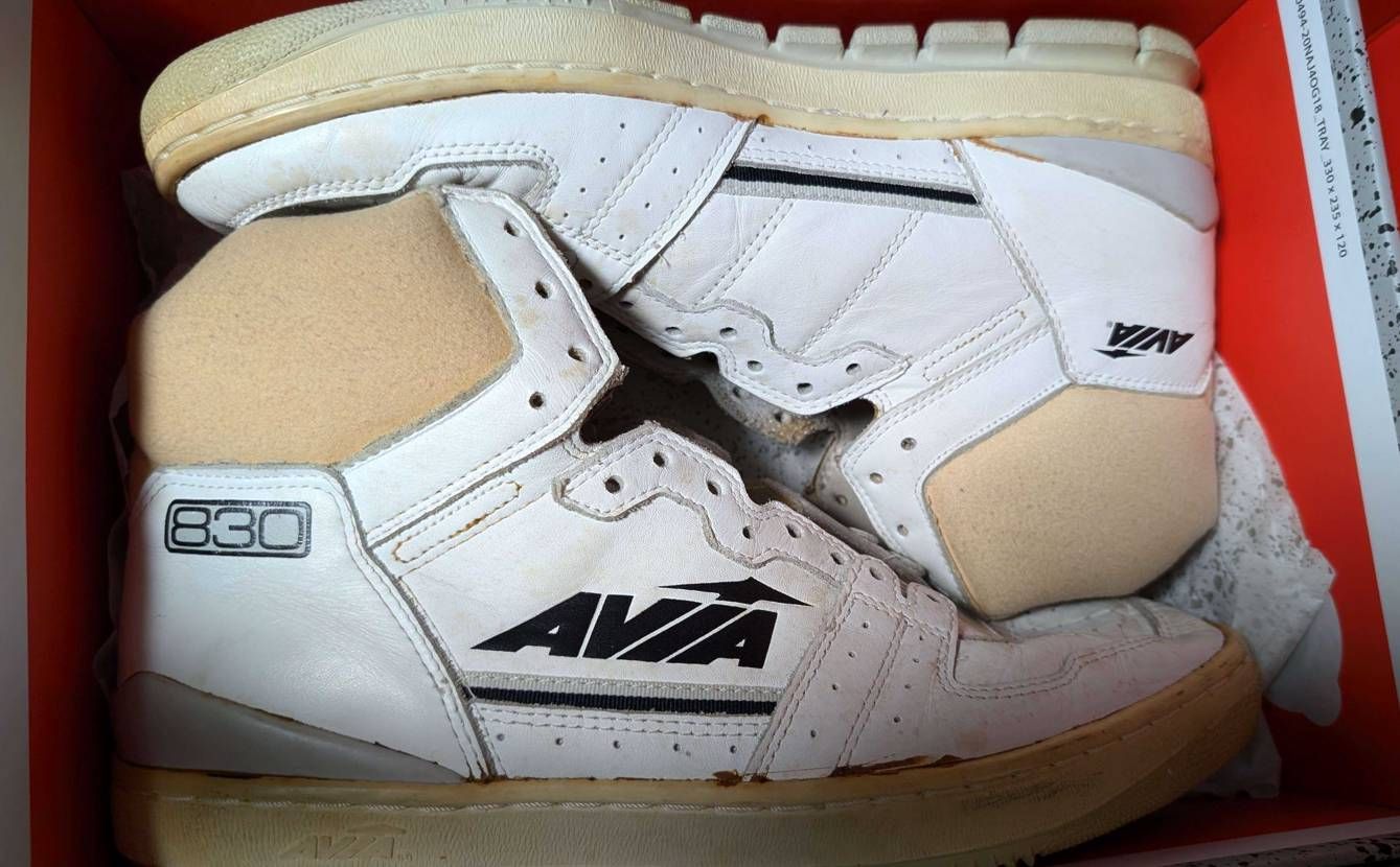 復刻が割と出回ってるAvia 830
オリジナルを運良く手に入れられた。
シ