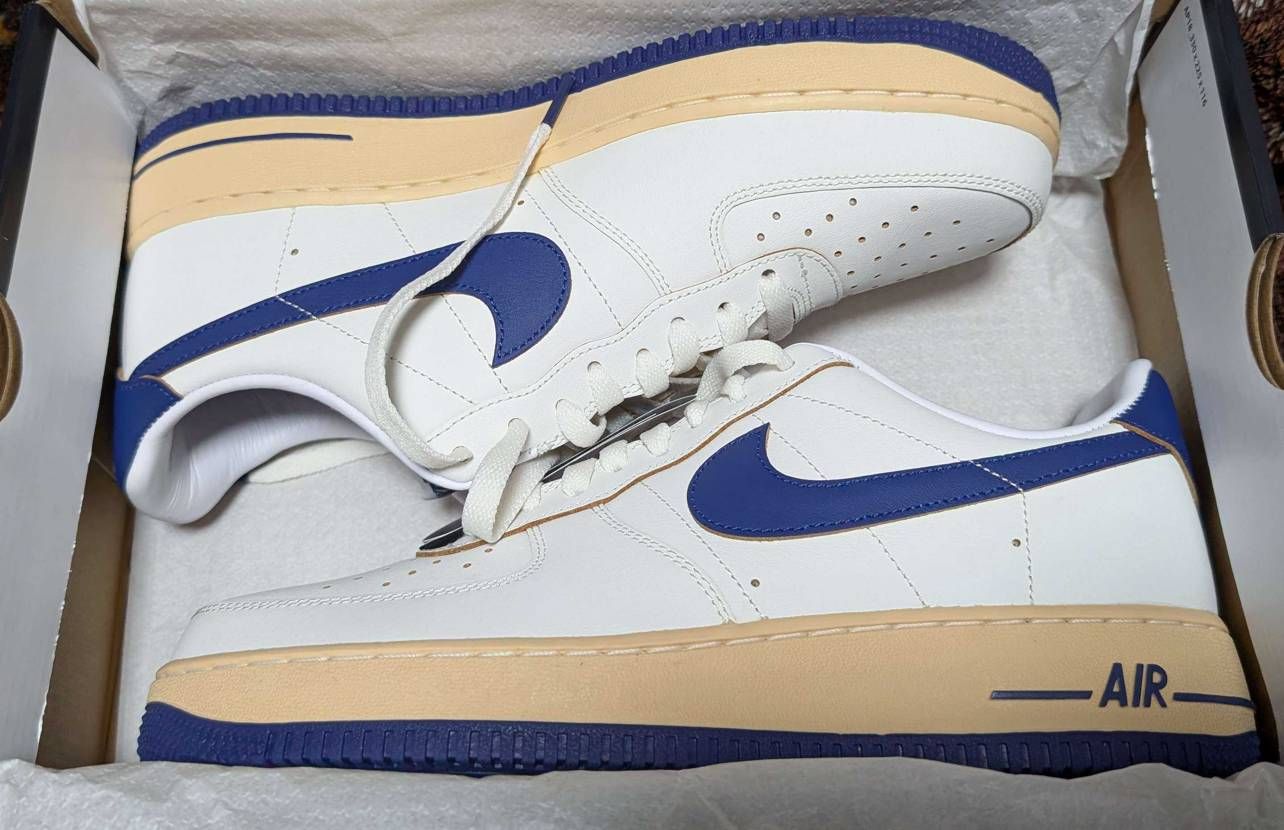 手持ちのAir Force 1 ローカット。
ハイカットは軽率に買うけど、