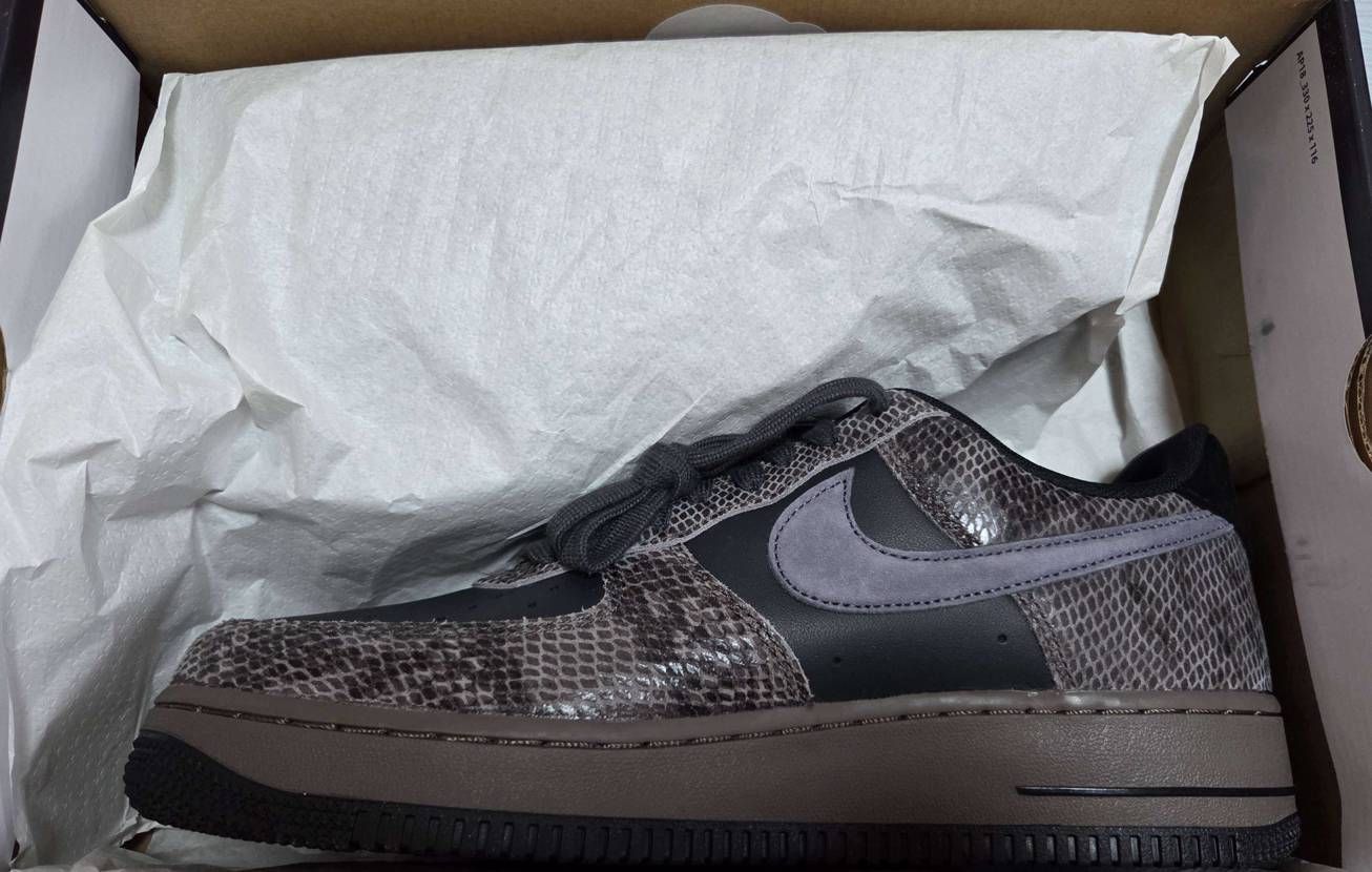 手持ちのAir Force 1 ローカット。
ハイカットは