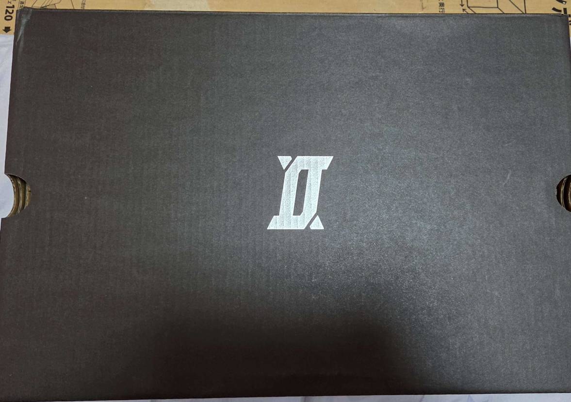 届いた。今年最後のシューズ。
CONS UNAVERAGE