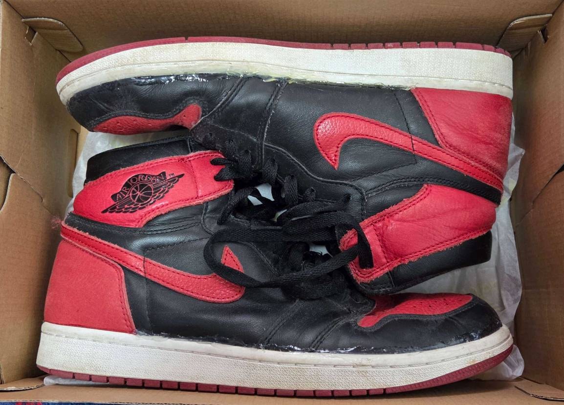 Air Jordan 1の黒系も、久しぶりに出してみた。
(最後に履いたのが1