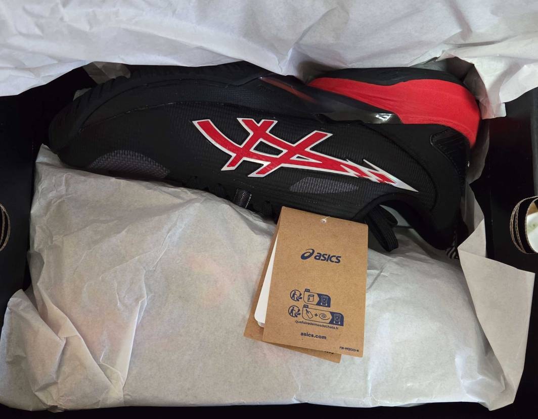 SWIFTACE YUKI Bullsカラー届いた！
1stカラーと同様の黒箱