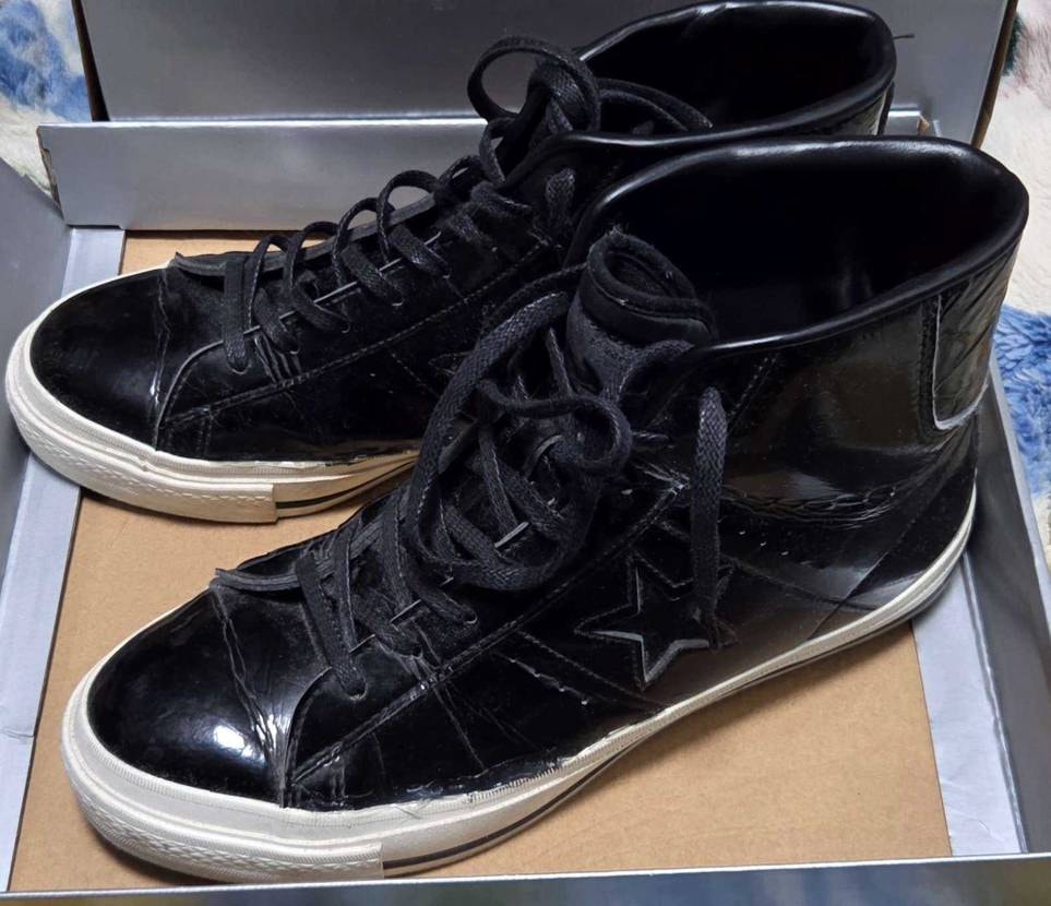 履き心地が刷新される前のオールスターと、
2002年のエナ