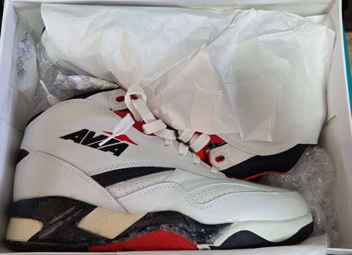 1枚目が自分で手に入れたAvia 911
2枚目が父親が当時買ったAvia 9