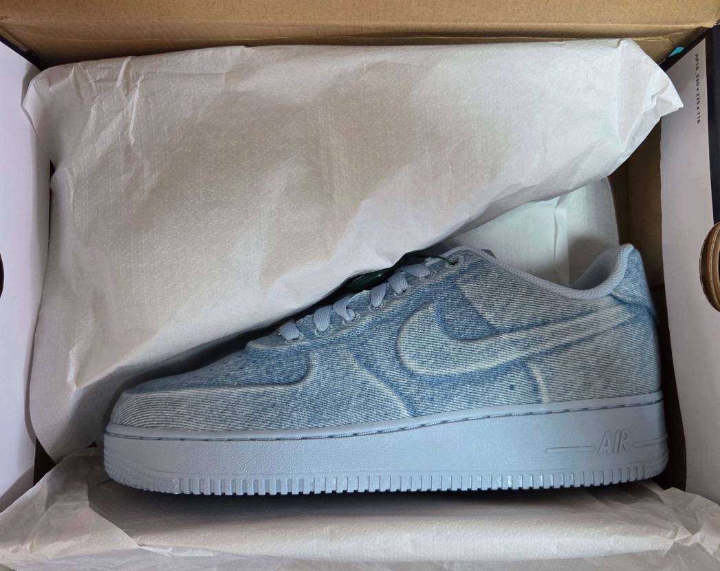 届いた。
Air Force 1 JA DENIM

箱は普通のAF1と同