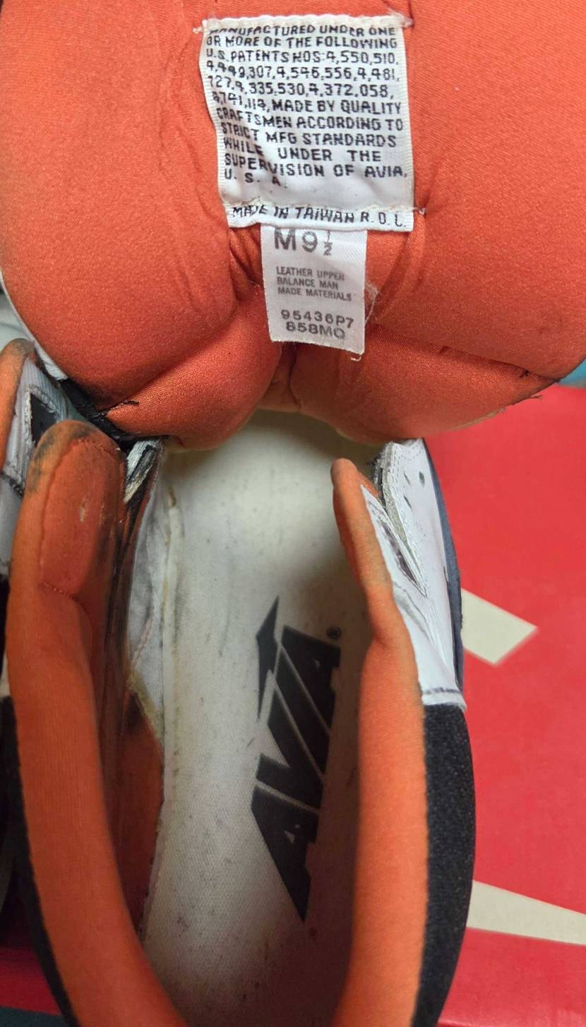 元から持ってたハイカットモデル858は台湾製
今回手に入れたローカットモデル8