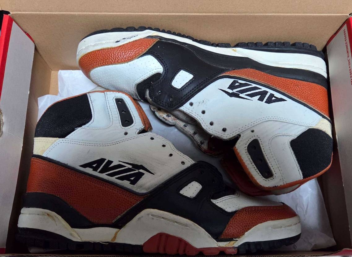 Aviaのバッシュ自体がもう珍しいから、
Avia 858のこのカラーの希少性