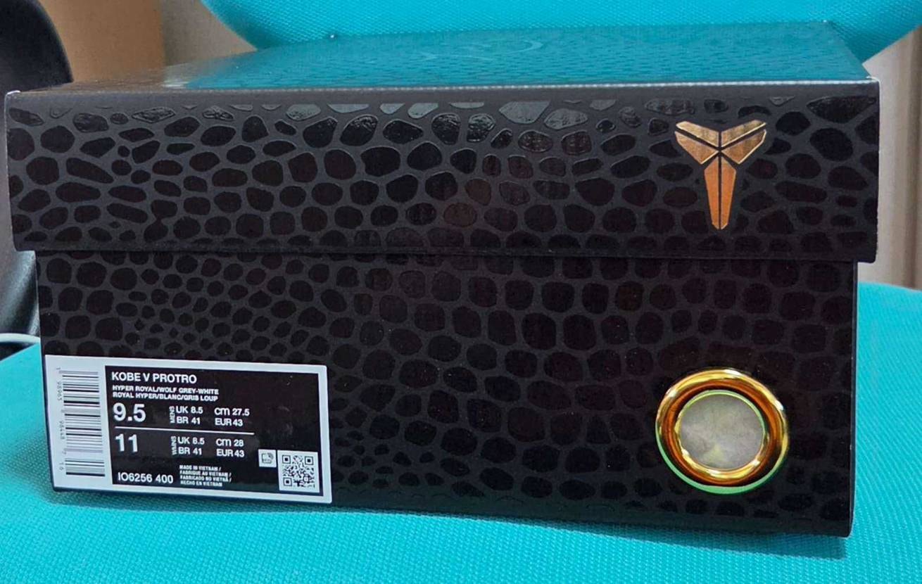 Undefeatedから届いた。
Kobe VのDodge