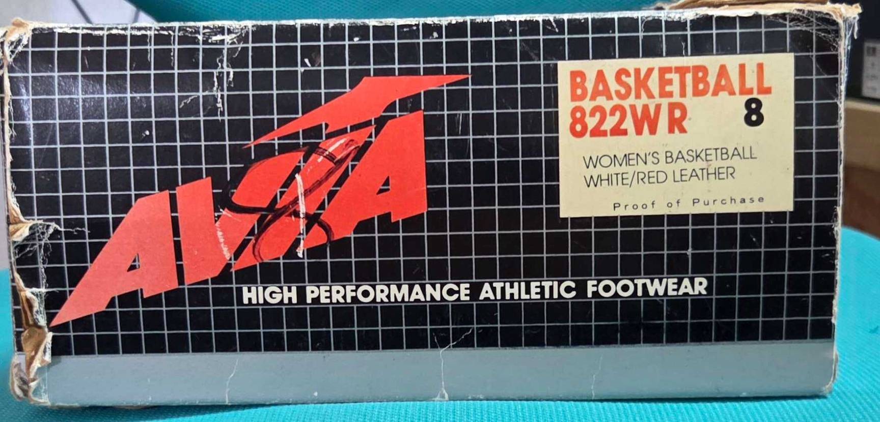 Avia 822白赤が届いた。今回2足目にしてまたまたウィメ