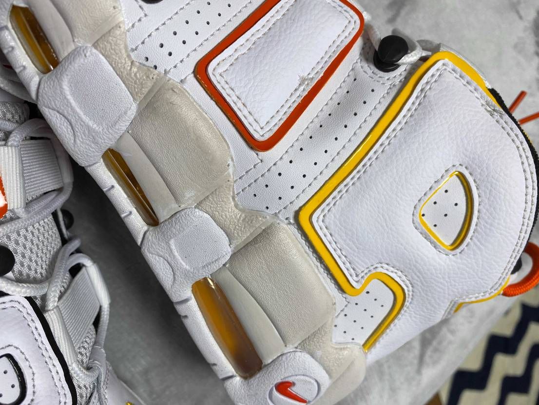 NIKE AIR MORE UPTEMPO買ったのだが左右で