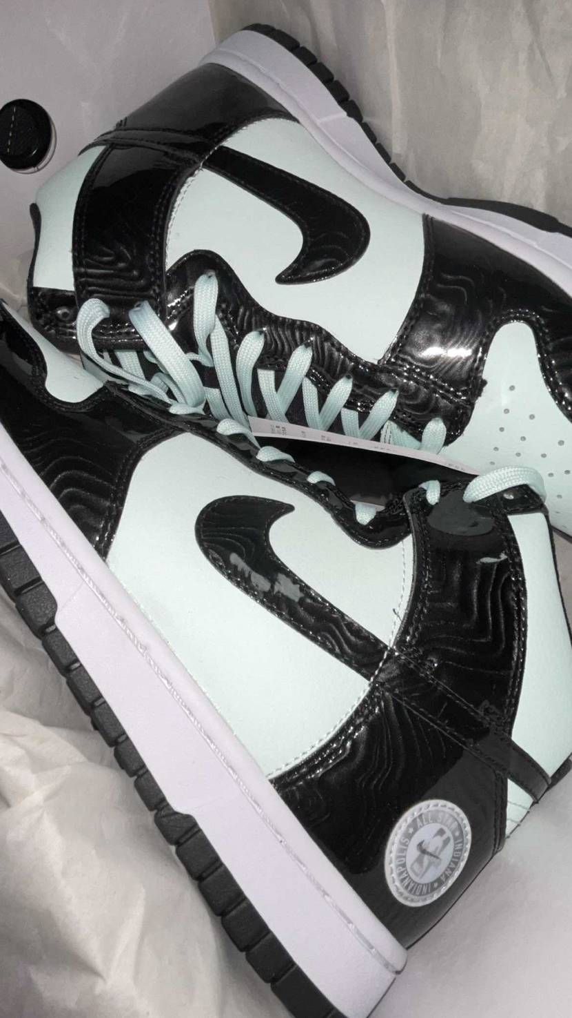 先月にN原のリストックで買えたDUNK。
ディスプレイに置いてあった時一際輝い