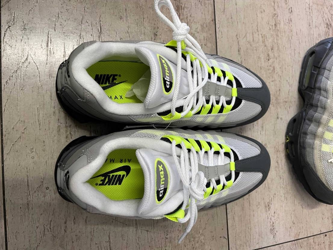 メンズ27.5、ウィメンズ28.0が届いたので早速並べてみま