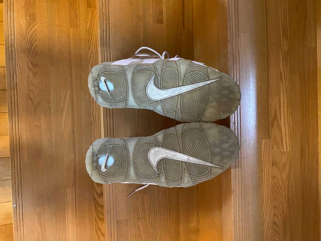 このようなスニーカーの汚れは取れますか？
やり方なども知っていたら教えて下さい