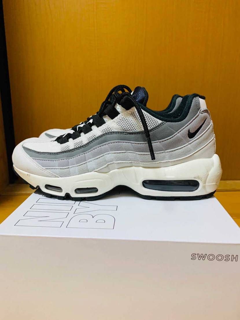 こないだ届いたZoomtype ByYouよりも2週間早く発注してたAIRMax