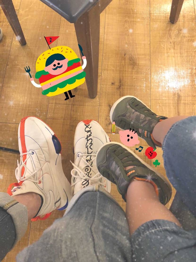 今日は息子（一歳半）とお出かけ〜。そしてお共は履きやすいこいつ😁ギリ雨に遭わなく