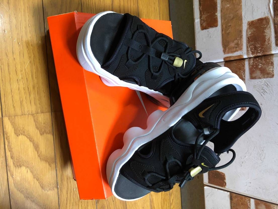 嫁のご機嫌取り用にスニダンで買ったエアマックス ココがさっき届きました😁
さて