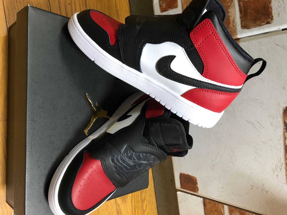 娘のジョーダンも届いた〜😁
コンバース大好きだった娘もそろそろコンバースに飽き