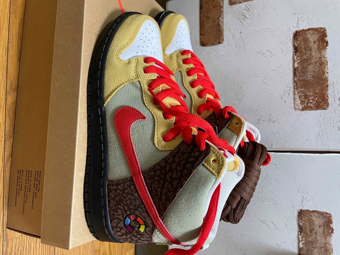 先日スポタカから届いたけど実物はかなり良いね！
シューレースは茶色も付属してる