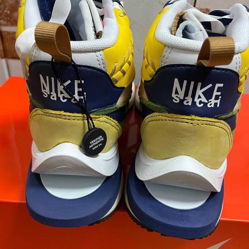 昨日スニダンさんから到着しました！
出品者さんの発送遅れで