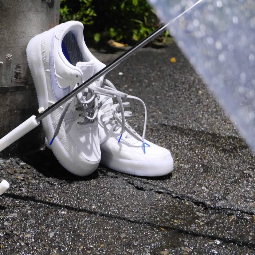 雨の日にはもってこいのスニーカーですね😄