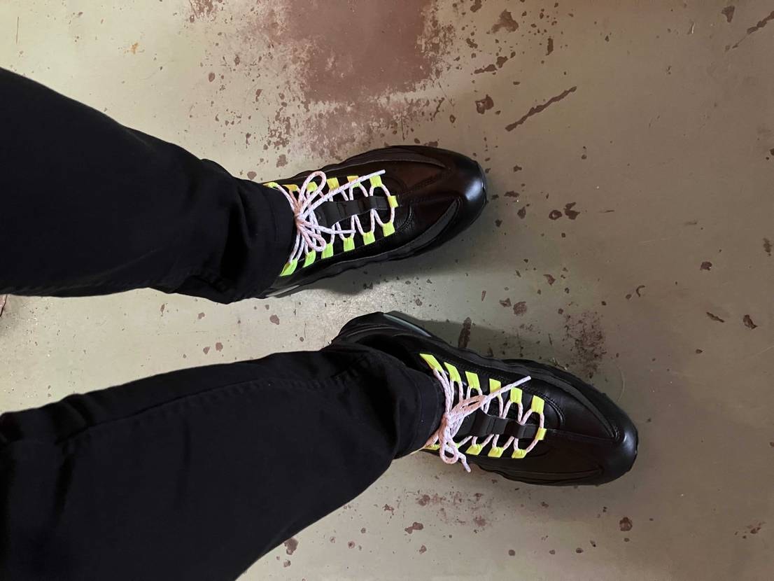 シューレース白の方が好き