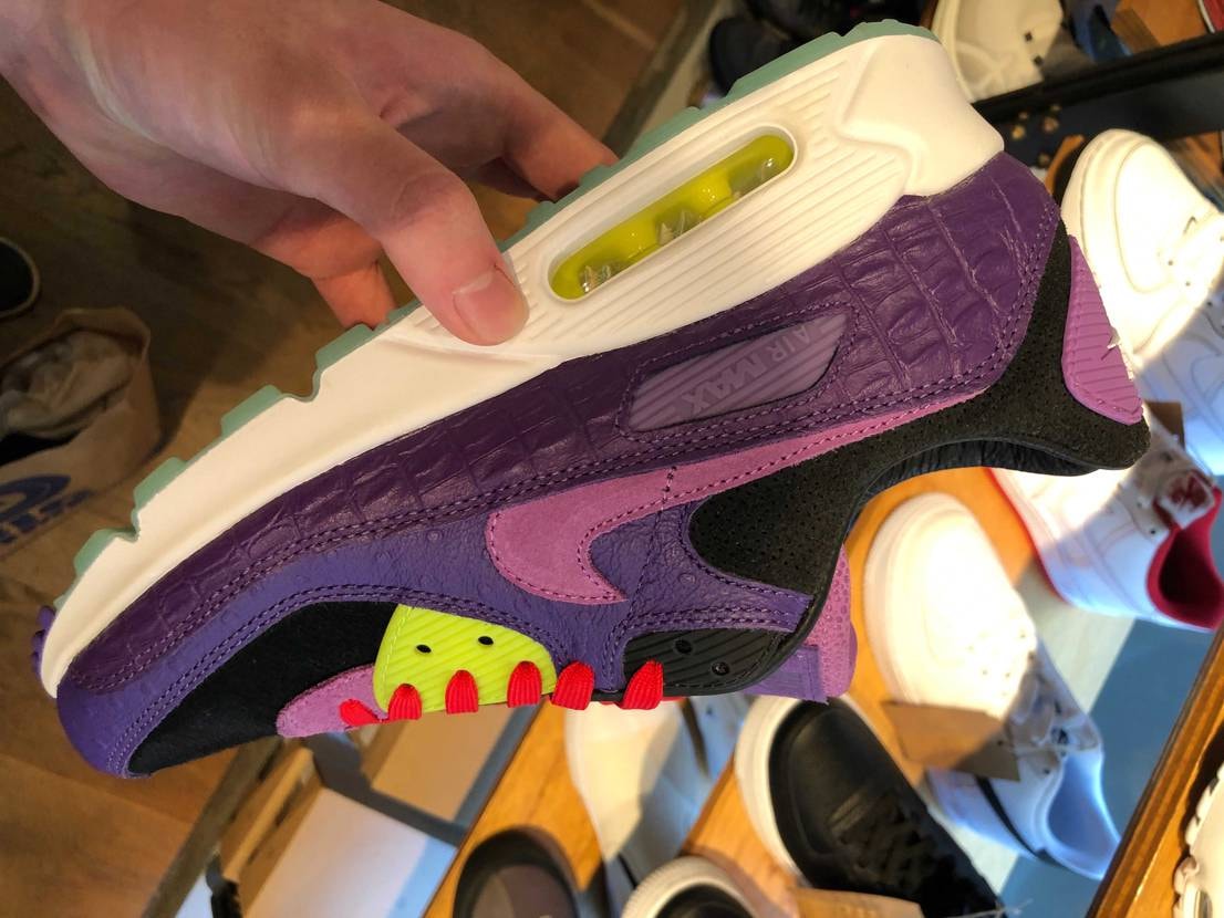 日本で未発売のNIKE AIR MAX90 violet b