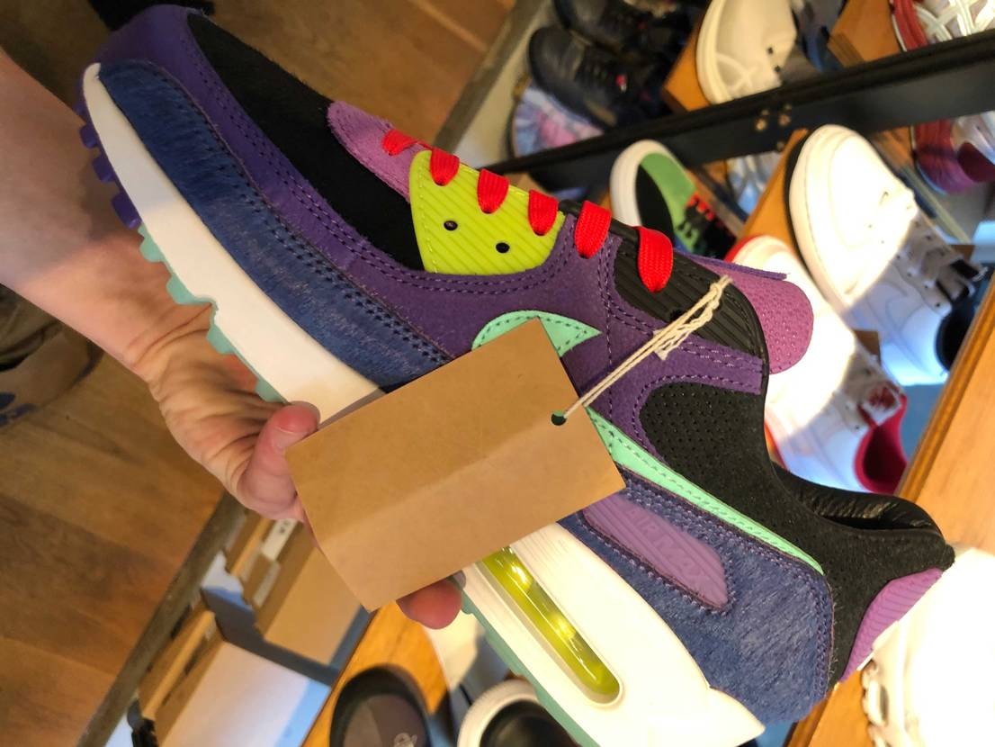 日本で未発売のNIKE AIR MAX90 violet b